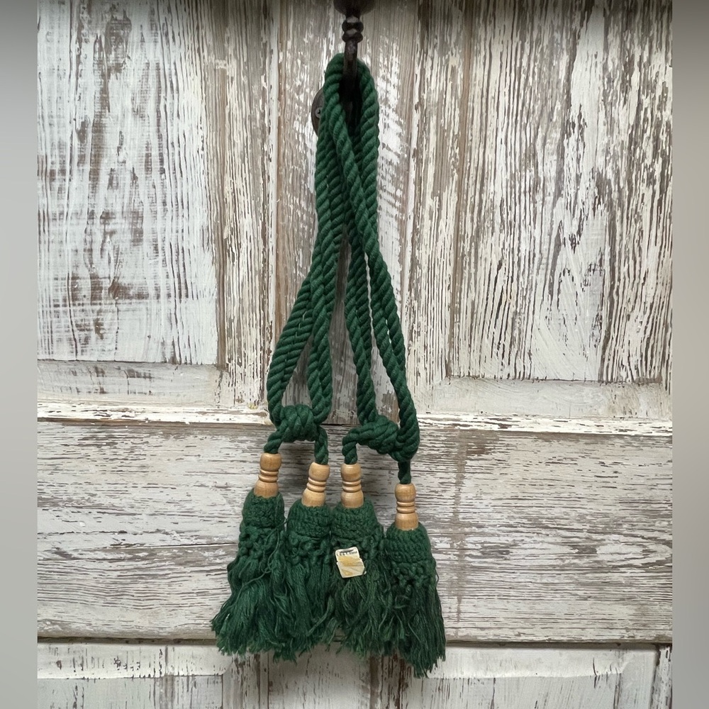 1 pair curtain tie backs with tassels